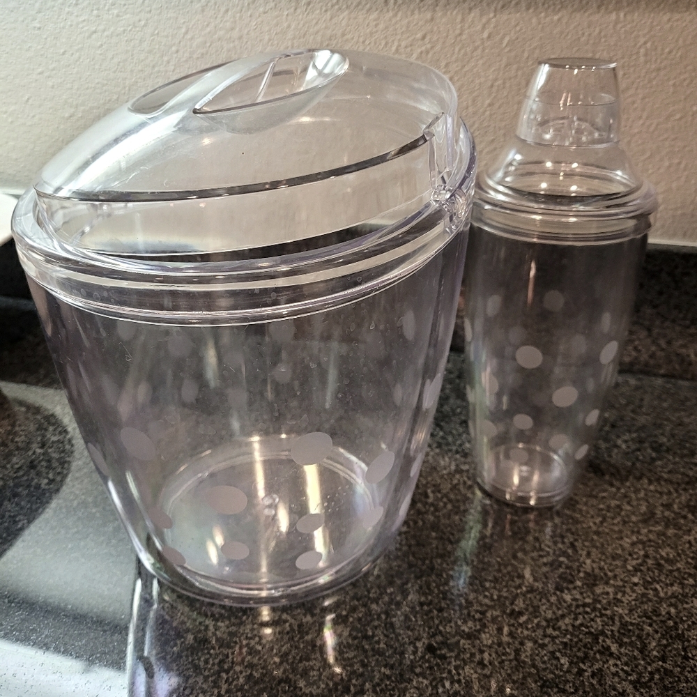 Pampered chef ice bucket and shaker set